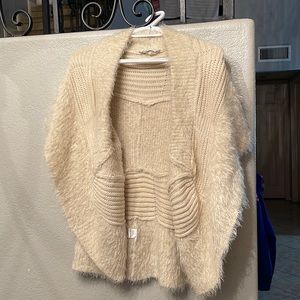 Nice and soft sweater brand Carmel size not sure not on tag